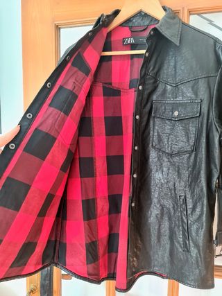 Cazadora sobrecamisa oversize efecto piel negra za