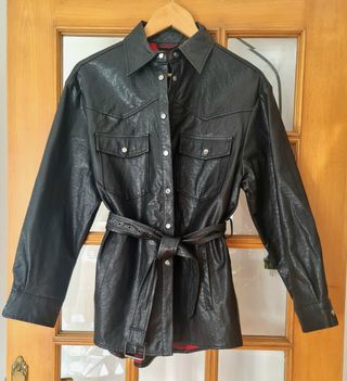 Cazadora sobrecamisa oversize efecto piel negra za