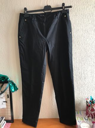 Pantalón negro- yera 
