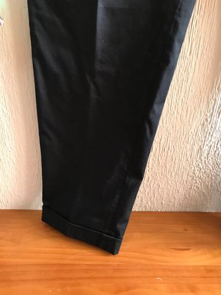 Pantalón negro- yera 