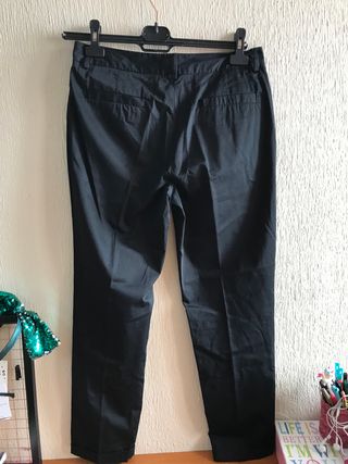 Pantalón negro- yera 