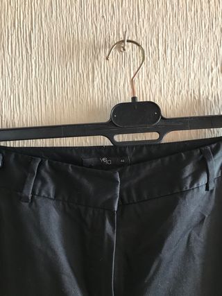 Pantalón negro- yera 