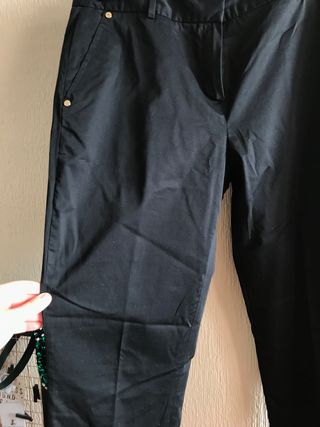 Pantalón negro- yera 