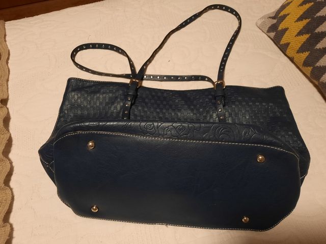 Bolso de señora , tiene para  colgar del hombro