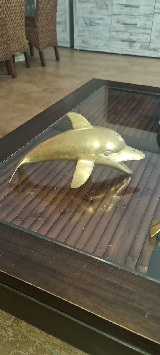 Delfines de bronce