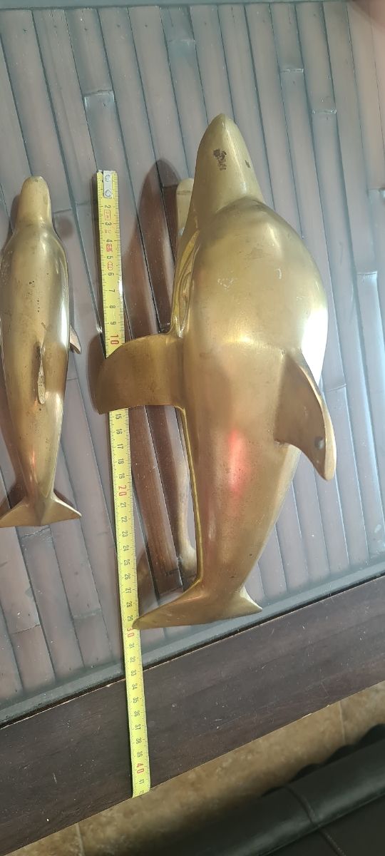 Delfines de bronce