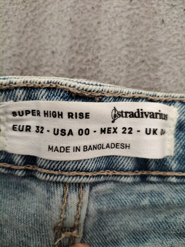 pantalones vaqueros  y pantalones cortos gimnasio 