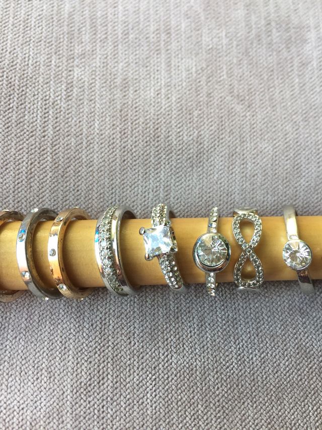 Anillos a 1€ cada uno. Bisutería