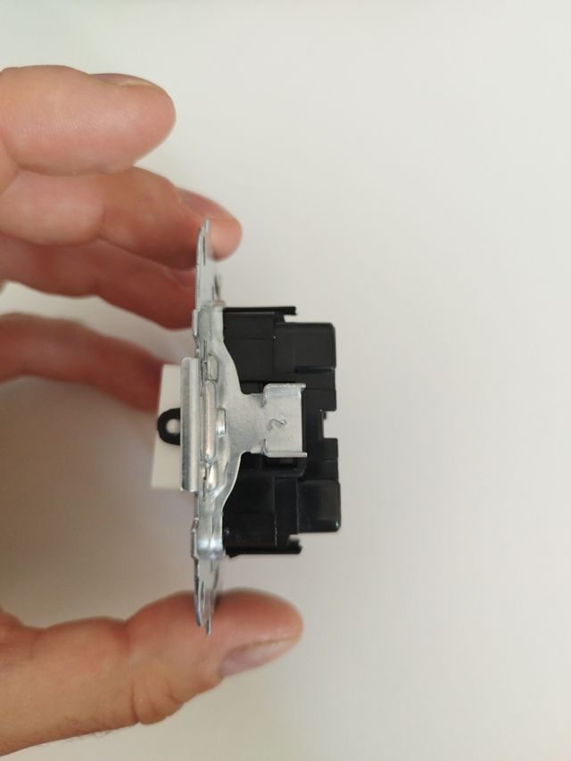 Mecanismo interruptor conmutador Niessen Sky