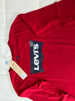 Camiseta roja Levi's, niño talla 16. Nueva
