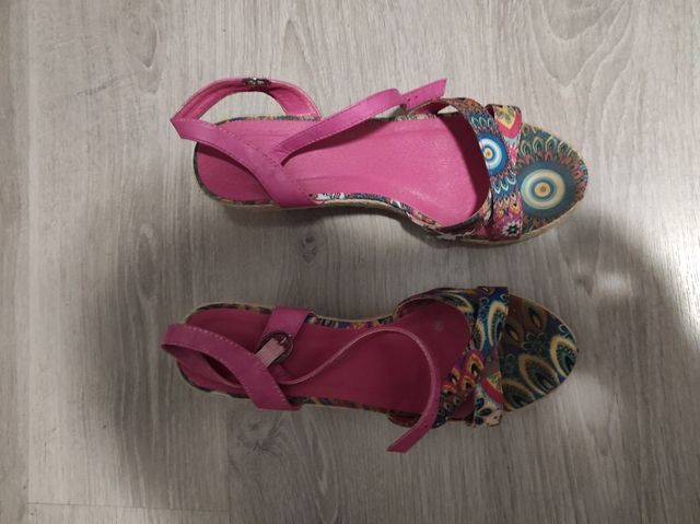 Sandalias desigual rosa fucsia