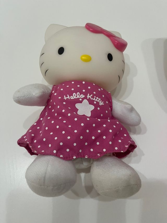 HELLO KITTY PELUCHE + HELLO KITTY LUZ NOCTURNA
