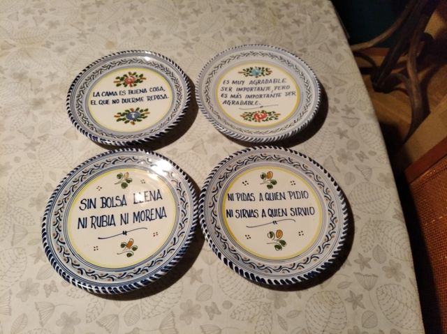 Cuatro Platos de adorno