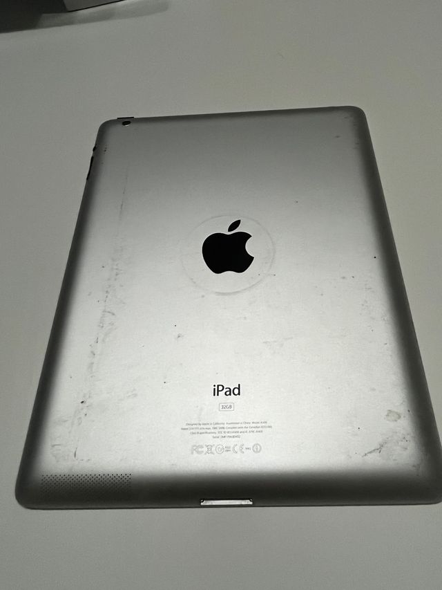 APPLE TABLET ENCIENDE PERO NO SALE OPERATIVA.