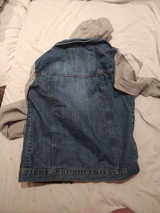 chaqueta vaquera con capucha