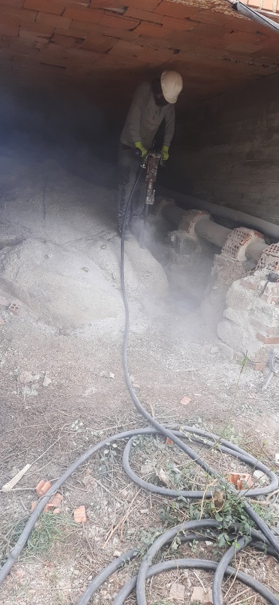 SE REALIZA QUITAR PIEDRA DE LA PISCINA