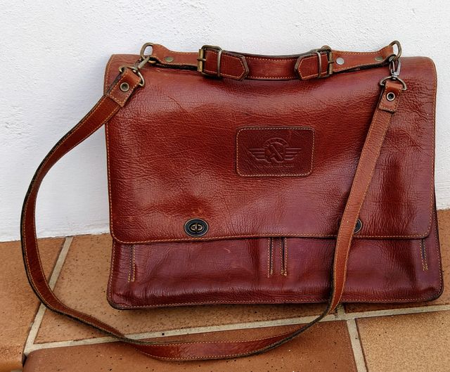 Maletín de cuero marrón