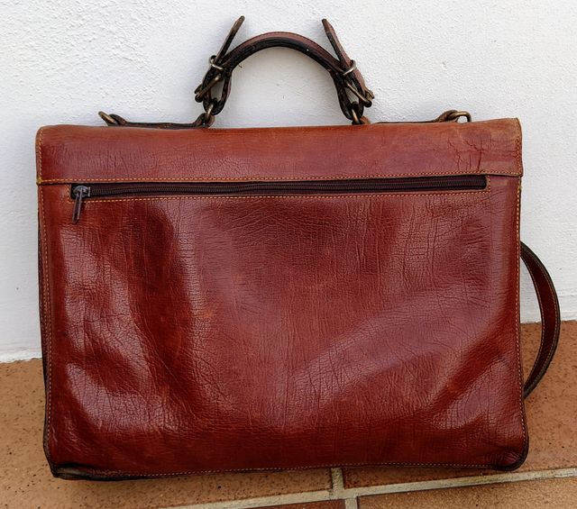 Maletín de cuero marrón