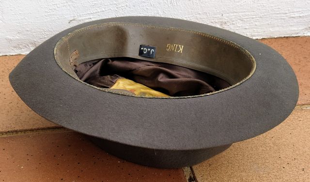 Sombrero antiguo gris