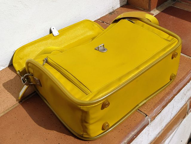 Maletín amarillo MANDARINA DUCK