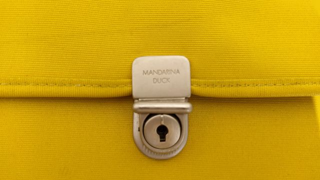 Maletín amarillo MANDARINA DUCK