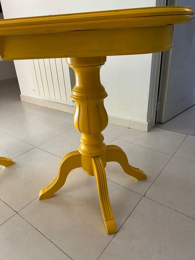 Conjunto de sillas y mesa