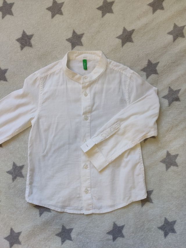 camisa blanca, no se aprecia la foto q es blanca