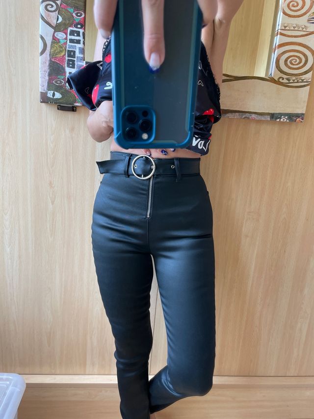 Pantalón PIEL SINTÉTICA GUESS 26