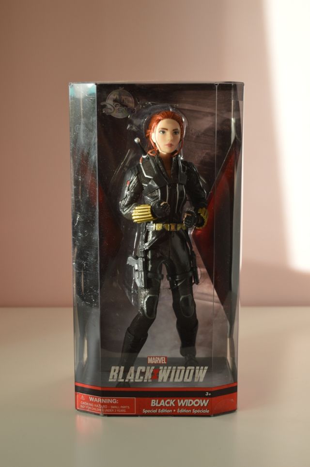 Viuda negra Disney Store