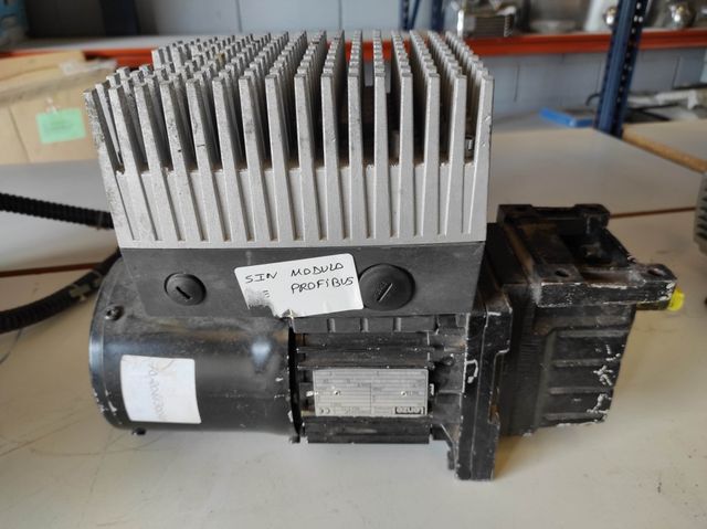 Motor Lenze MDXMDA1M071-32
