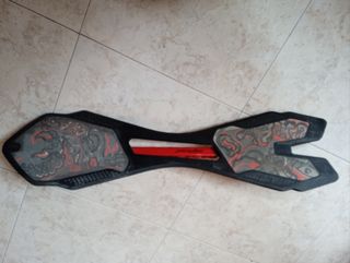 Waveboard, monopatín de dos ruedas.