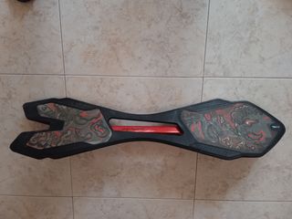 Waveboard, monopatín de dos ruedas.