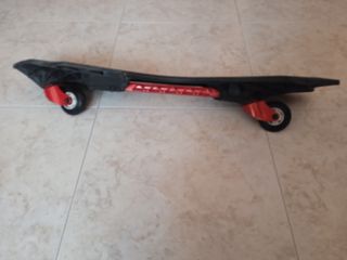 Waveboard, monopatín de dos ruedas.