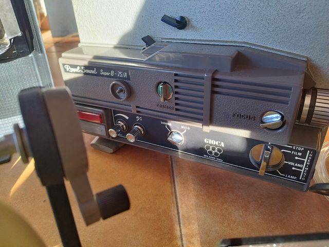 aparato super 8 con kit de montaje de películas