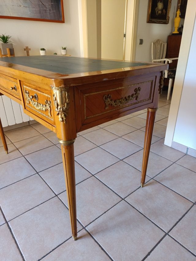 mesa despacho de cerezo madera y bronce