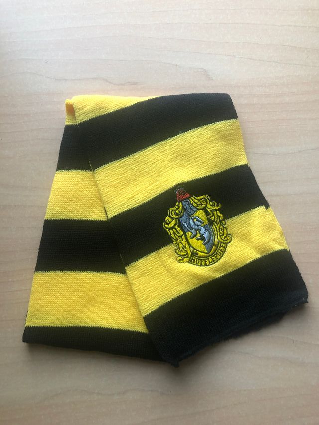 Lote bufanda gorro Hufflepuff Harry Potter