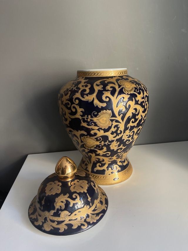 Jarron con tapa antiguo azul y dorado