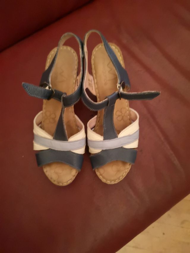 Sandali 39, blu, bianchi, pelle 1 solo uso.