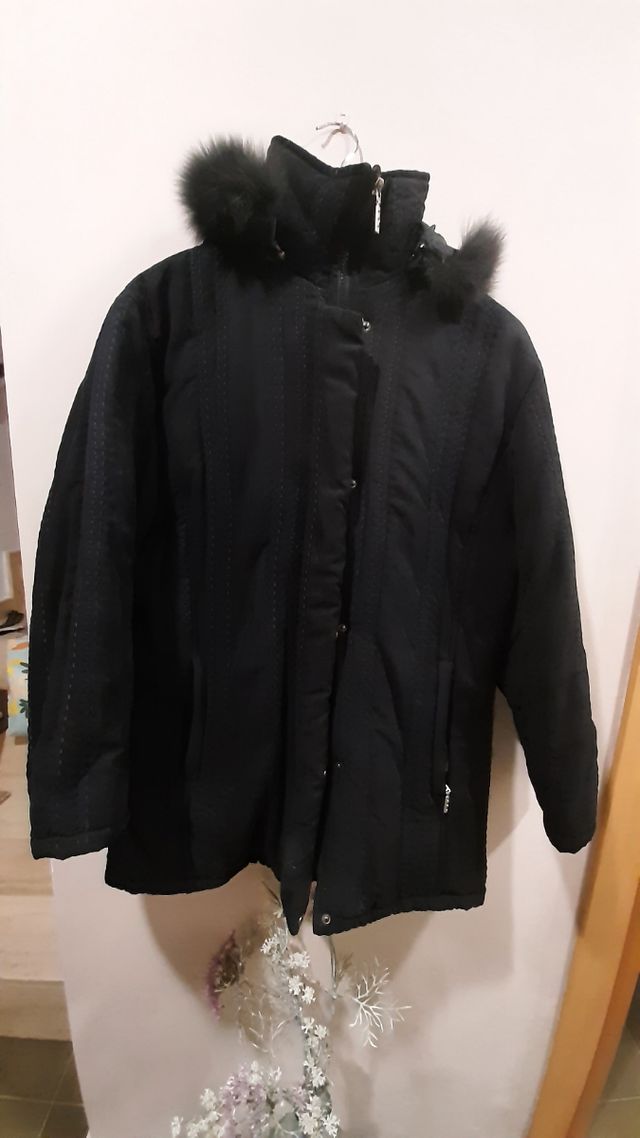 Parka azul marino con capucha de mujer