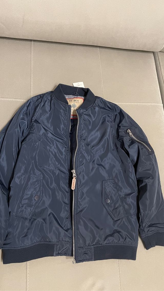 Cazadora acolchada con etiquetas talla 11-12años