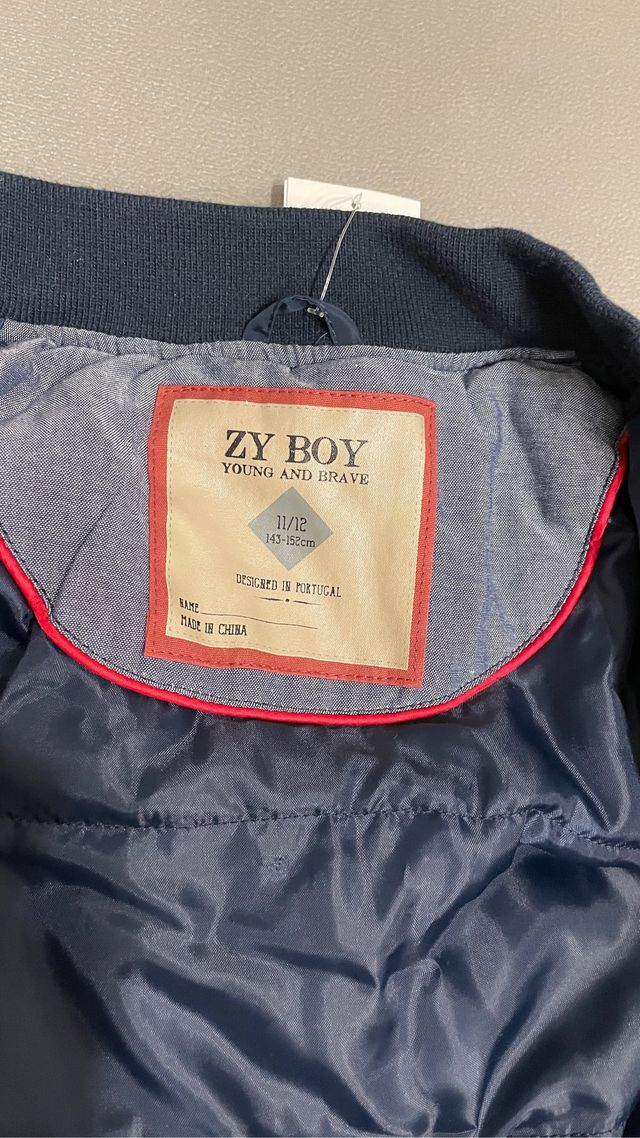 Cazadora acolchada con etiquetas talla 11-12años