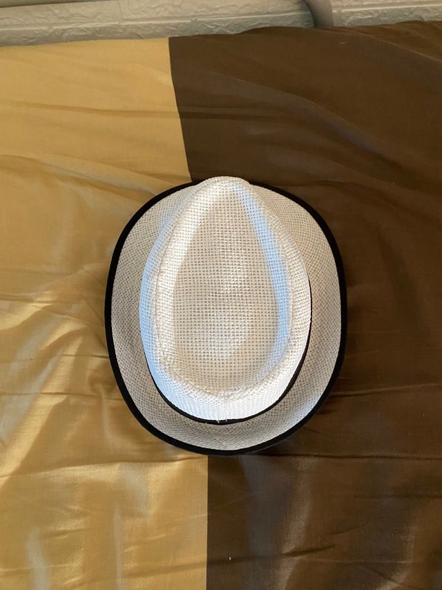 Nuovo cappello bianco