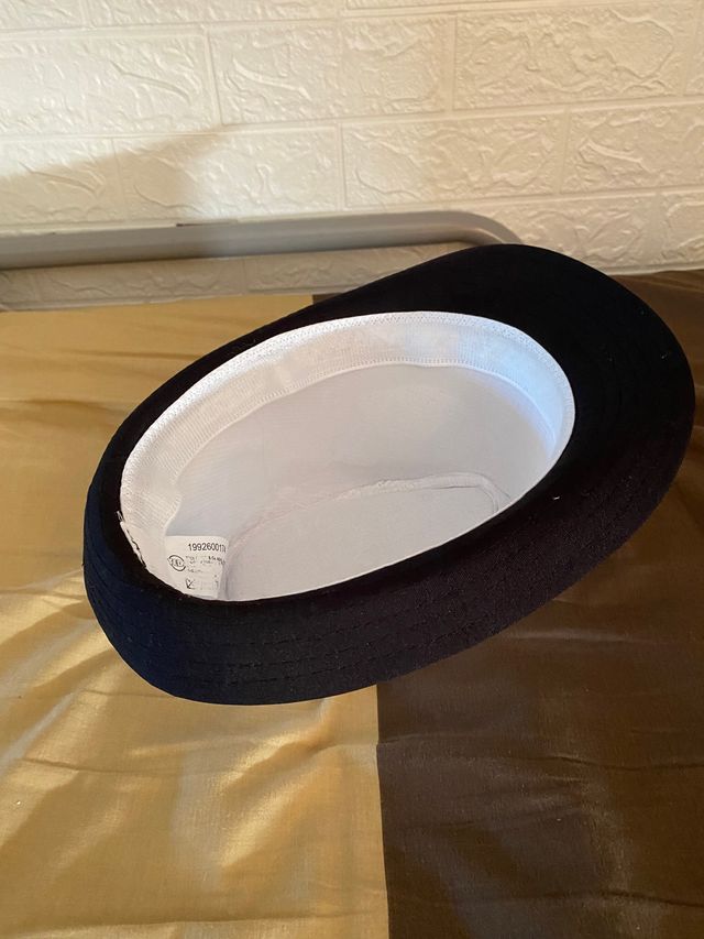 Nuovo cappello bianco