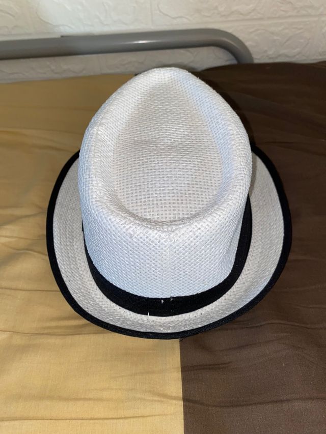 Nuovo cappello bianco