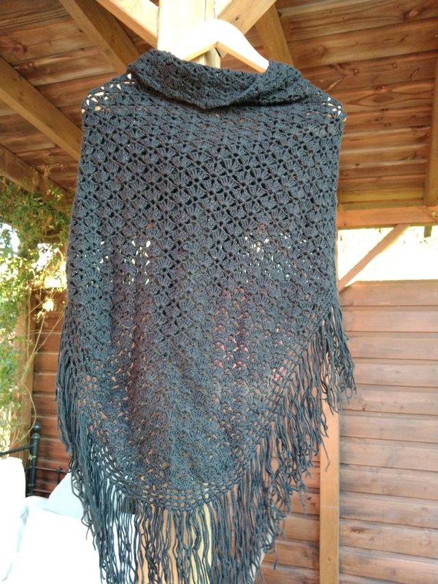 Mantilla tejida a mano