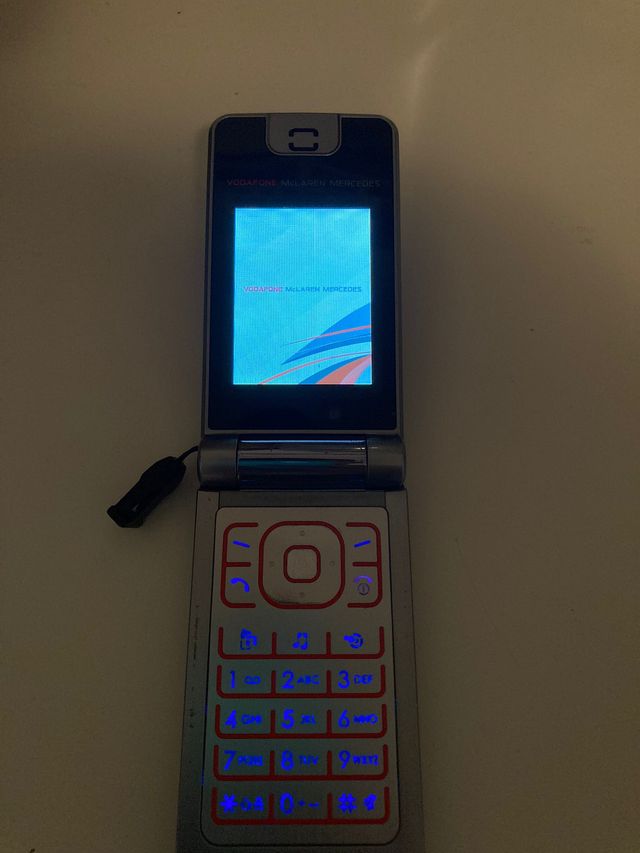 VODAFONE MCLAREN MERCEDES: SHARP 770SH