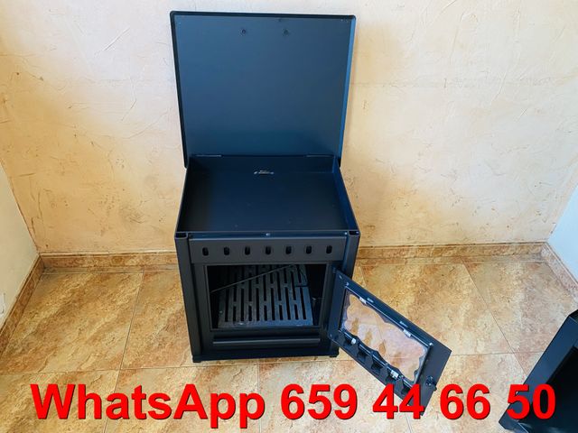 Estufa de leña grande con horno