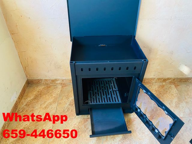 Estufa de leña grande con horno