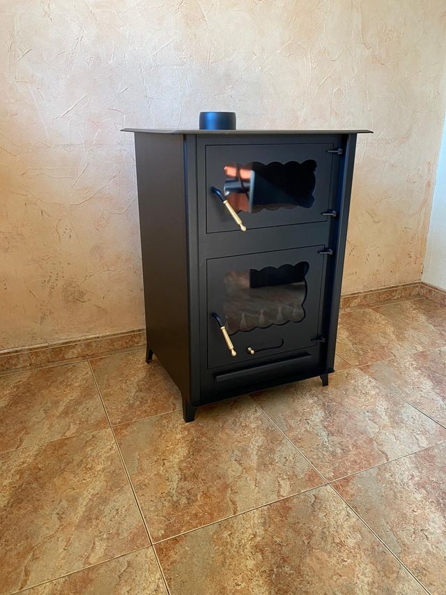 Estufa de leña con horno independiente