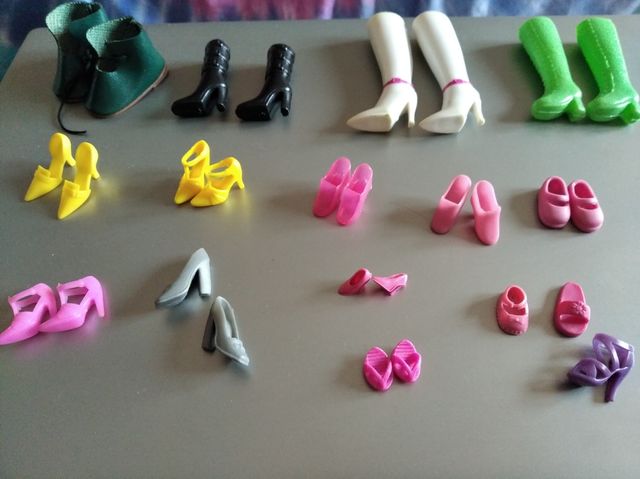 Zapatos Barbie y otros 